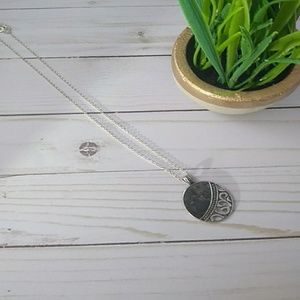B3G1 pendant necklace